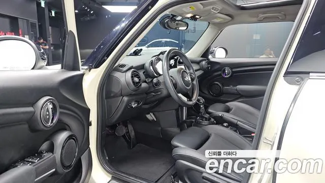MINI COOPER D 2017 — 103 461 км, белый-перламутр, Корея — под ключ — фото 10