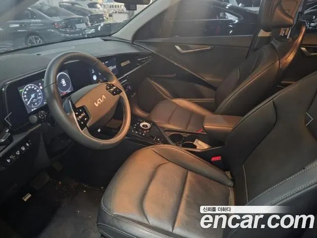 KIA NIRO 2025 — 39 200 км, серебристо-серый, Корея — под ключ — фото 4