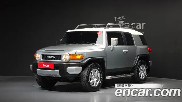 TOYOTA FJ 2010 — 171 542 км, серебристо-серый, Корея — под ключ — фото 1