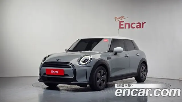 MINI COOPER 2023 — 25 424 км, серебристо-серый, Корея — под ключ — фото 1