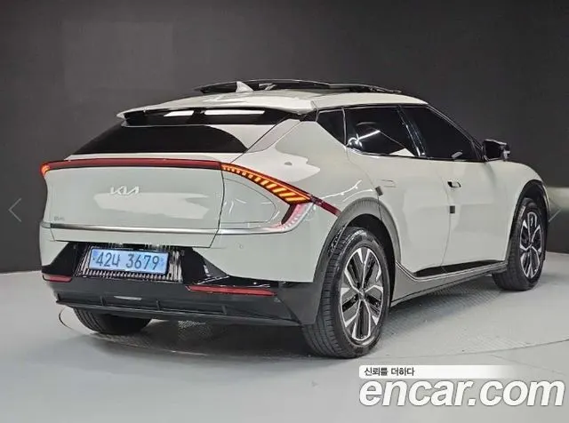 KIA EV6 2022 — 107 938 км, белый-перламутр, Корея — под ключ — фото 5