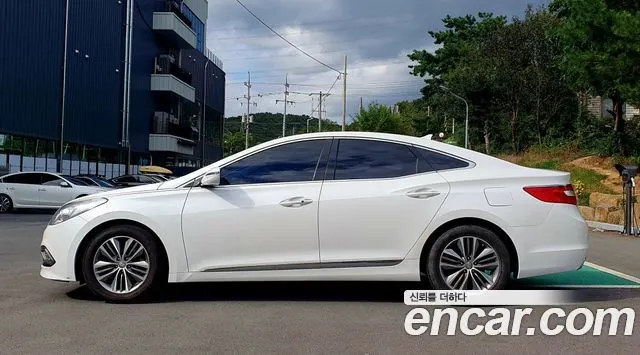 HYUNDAI GRANDEUR 2016 — 138 980 км, белый, Корея — под ключ — фото 8