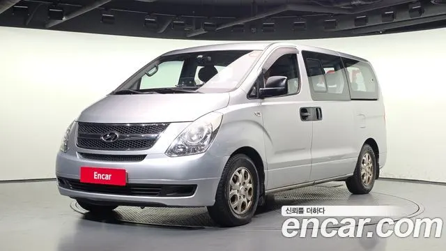 HYUNDAI GRAND STAREX 2009 — 153 896 км, серебристый, Корея — под ключ — фото 1