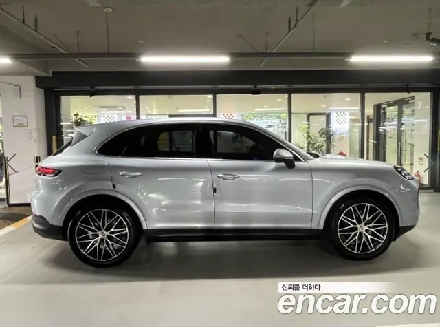 PORSCHE CAYENNE 2025 — 6 114 км, серебристо-серый, Корея — под ключ — фото 3