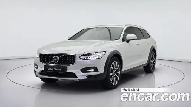 VOLVO V90 CROSS COUNTRY 2024 — 12 345 км, белый, Корея — под ключ — фото 1