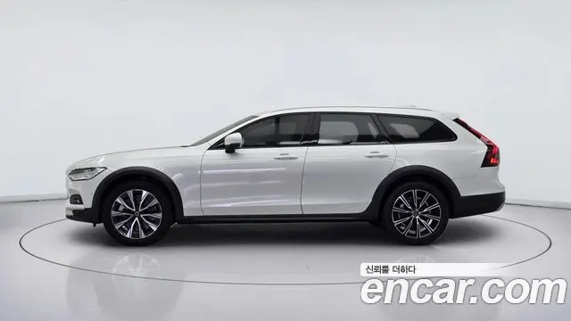 VOLVO V90 CROSS COUNTRY 2024 — 12 345 км, белый, Корея — под ключ — фото 3