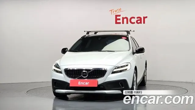 VOLVO V40 CROSS COUNTRY 2018 — 76 009 км, белый, Корея — под ключ — фото 3
