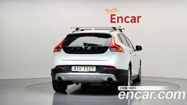 VOLVO V40 CROSS COUNTRY 2018 — 76 009 км, белый, Корея — под ключ — фото 4