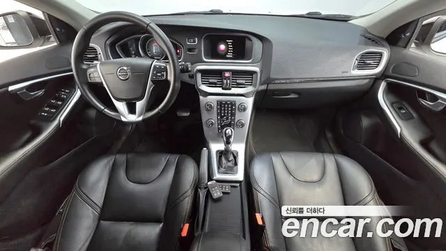 VOLVO V40 CROSS COUNTRY 2018 — 76 009 км, белый, Корея — под ключ — фото 7