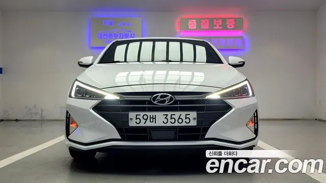 HYUNDAI AVANTE 2019 — 143 065 км, белый, Корея — под ключ — фото 1
