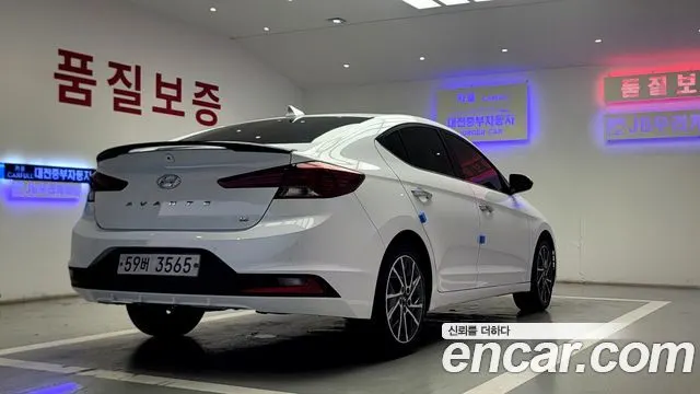 HYUNDAI AVANTE 2019 — 143 065 км, белый, Корея — под ключ — фото 5