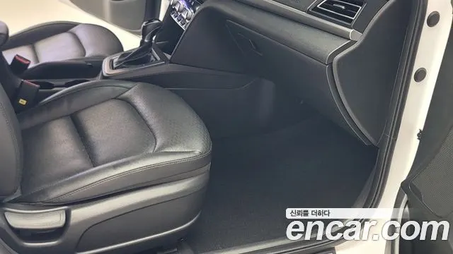 HYUNDAI AVANTE 2019 — 143 065 км, белый, Корея — под ключ — фото 9