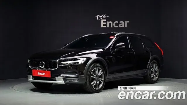 VOLVO V90 CROSS COUNTRY 2018 — 95 449 км, чёрный, Корея — под ключ — фото 1
