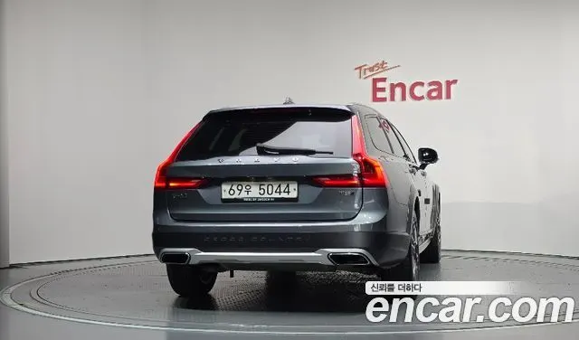 VOLVO V90 CROSS COUNTRY 2018 — 75 316 км, серый, Корея — под ключ — фото 4