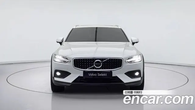 VOLVO V60 CROSS COUNTRY 2021 — 64 510 км, белый, Корея — под ключ — фото 2