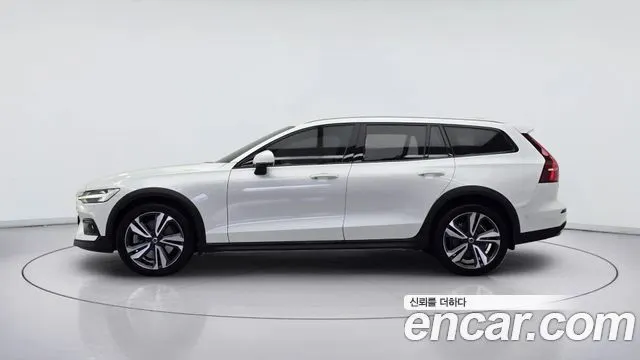 VOLVO V60 CROSS COUNTRY 2021 — 64 510 км, белый, Корея — под ключ — фото 3