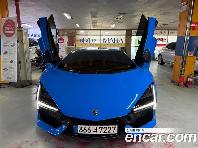 LAMBORGHINI REVUELTO 2025