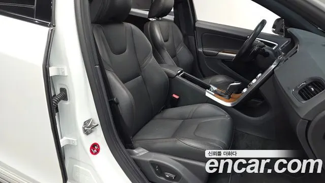 VOLVO V60 CROSS COUNTRY 2017 — 119 317 км, серебристый, Корея — под ключ — фото 11