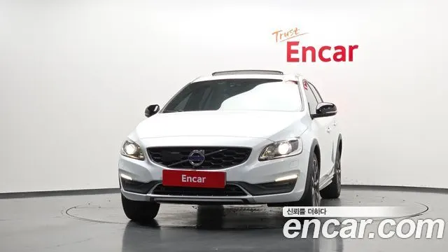 VOLVO V60 CROSS COUNTRY 2017 — 119 317 км, серебристый, Корея — под ключ — фото 3