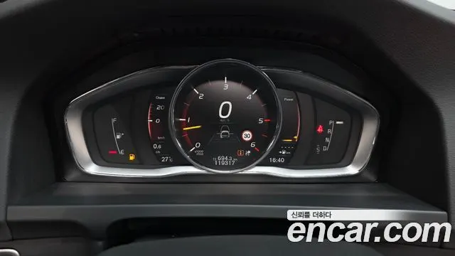 VOLVO V60 CROSS COUNTRY 2017 — 119 317 км, серебристый, Корея — под ключ — фото 8