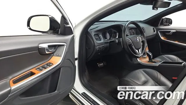 VOLVO V60 CROSS COUNTRY 2017 — 119 317 км, серебристый, Корея — под ключ — фото 10