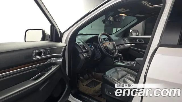 FORD EXPLORER 2017 — 157 543 км, белый, Корея — под ключ — фото 10