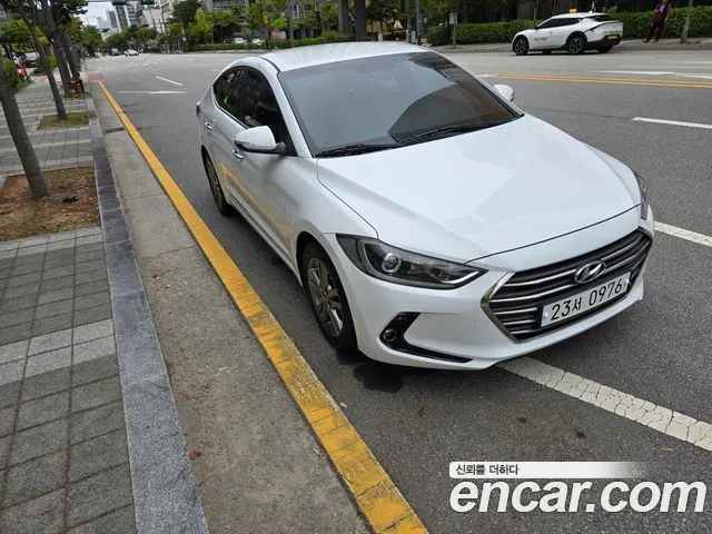HYUNDAI AVANTE 2016 — 67 736 км, белый, Корея — под ключ — фото 3