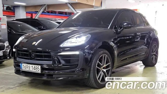PORSCHE MACAN 2022 — 76 443 км, чёрный, Корея — под ключ — фото 1