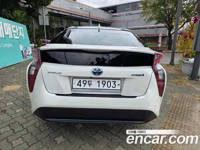 TOYOTA PRIUS 2018 — 146 670 км, белый, Корея — под ключ — фото 4