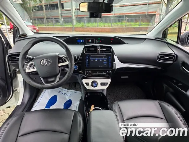 TOYOTA PRIUS 2018 — 146 670 км, белый, Корея — под ключ — фото 8