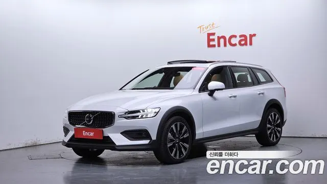 VOLVO V60 CROSS COUNTRY 2026