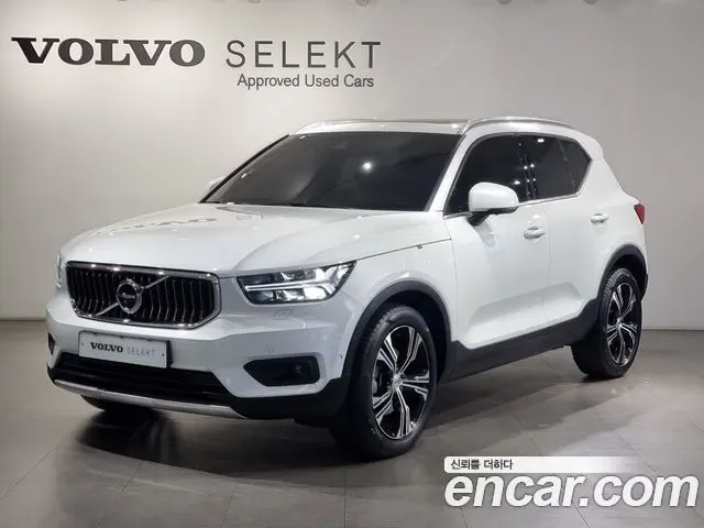 VOLVO XC40 2021