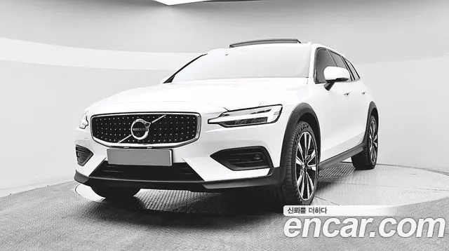VOLVO V60 CROSS COUNTRY 2023