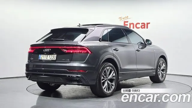 AUDI Q8 2022