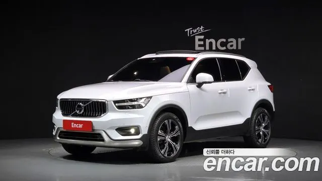 VOLVO XC40 2021