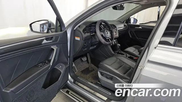 VOLKSWAGEN TIGUAN ALLSPACE 2020 — 123 641 км, серебристый, Корея — под ключ — фото 10