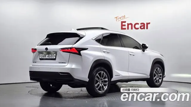 LEXUS NX300H 2017 — 127 276 км, белый, Корея — под ключ — фото 1