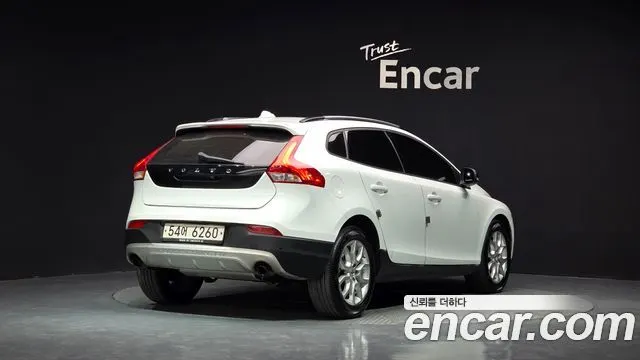 VOLVO V40 CROSS COUNTRY 2017 — 119 442 км, белый, Корея — под ключ — фото 2