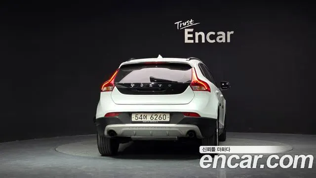 VOLVO V40 CROSS COUNTRY 2017 — 119 442 км, белый, Корея — под ключ — фото 4