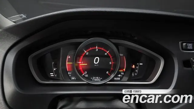 VOLVO V40 CROSS COUNTRY 2017 — 119 442 км, белый, Корея — под ключ — фото 8