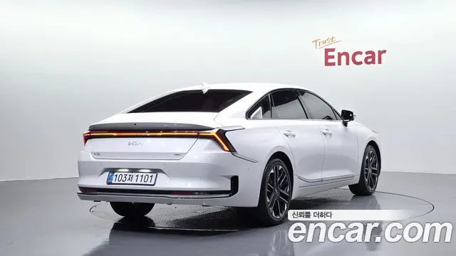 KIA K8 HYBRID 2025 — 20 187 км, белый, Корея — под ключ — фото 1