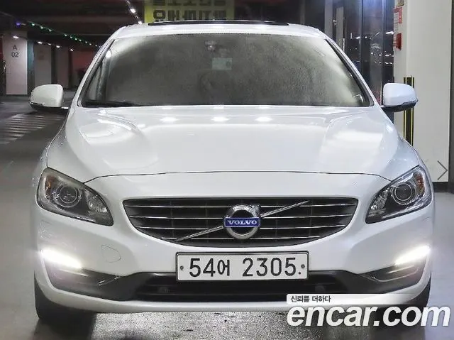 VOLVO S60 2015 — 189 265 км, белый, Корея — под ключ — фото 1