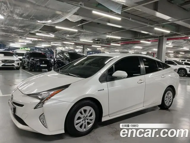 TOYOTA PRIUS 2017 — 227 333 км, белый, Корея — под ключ — фото 1