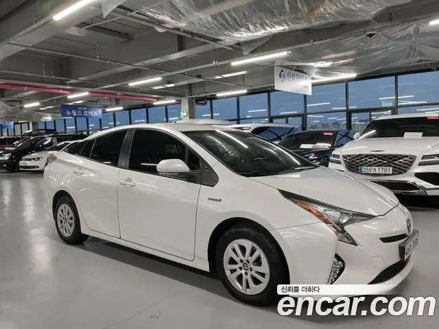 TOYOTA PRIUS 2017 — 227 333 км, белый, Корея — под ключ — фото 2