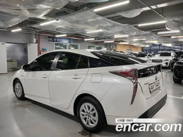 TOYOTA PRIUS 2017 — 227 333 км, белый, Корея — под ключ — фото 3