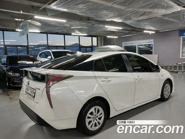 TOYOTA PRIUS 2017 — 227 333 км, белый, Корея — под ключ — фото 4