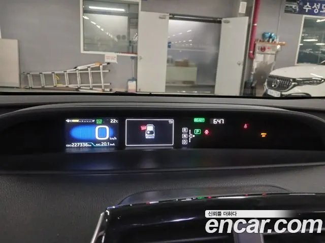 TOYOTA PRIUS 2017 — 227 333 км, белый, Корея — под ключ — фото 8