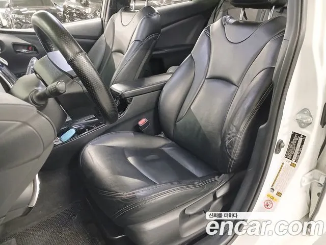 TOYOTA PRIUS 2017 — 227 333 км, белый, Корея — под ключ — фото 10