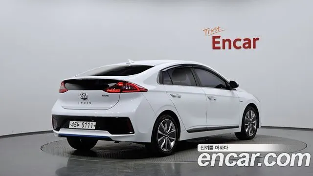 HYUNDAI IONIQ HYBRID 2016 — 171 736 км, Корея — под ключ — фото 1