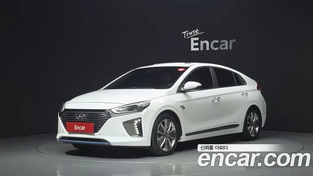 HYUNDAI IONIQ HYBRID 2016 — 184 649 км, белый, Корея — под ключ — фото 1
